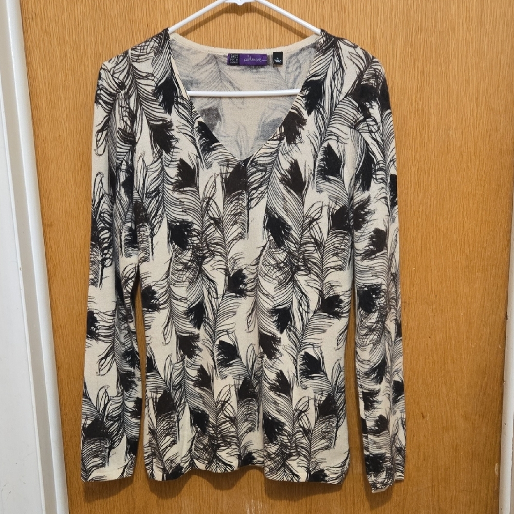 Saks Fifth Ave Cashmere Black and Cream Feather Pattern Sweater womens Large